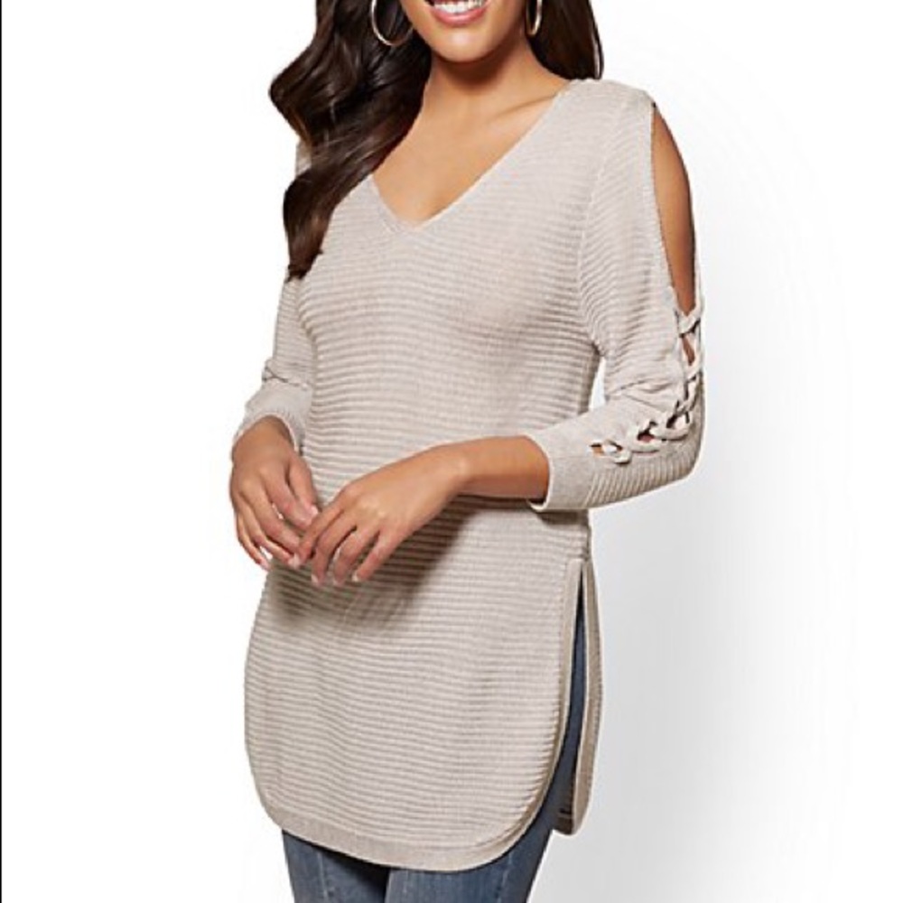 Lace Up Cold Shoulder Sweater 😍😍😍